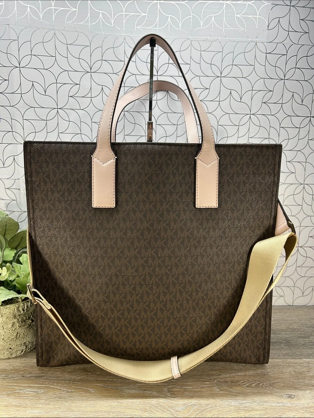 9508 Michael Kors Brown Tote with Pale Pink Trim and Matching Wristlet 269019508